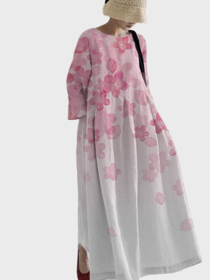 Hvid kjole med lyserøde blomster