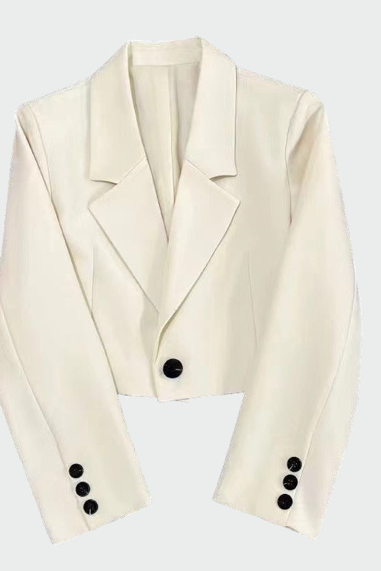 Kort blazer med skarp krave