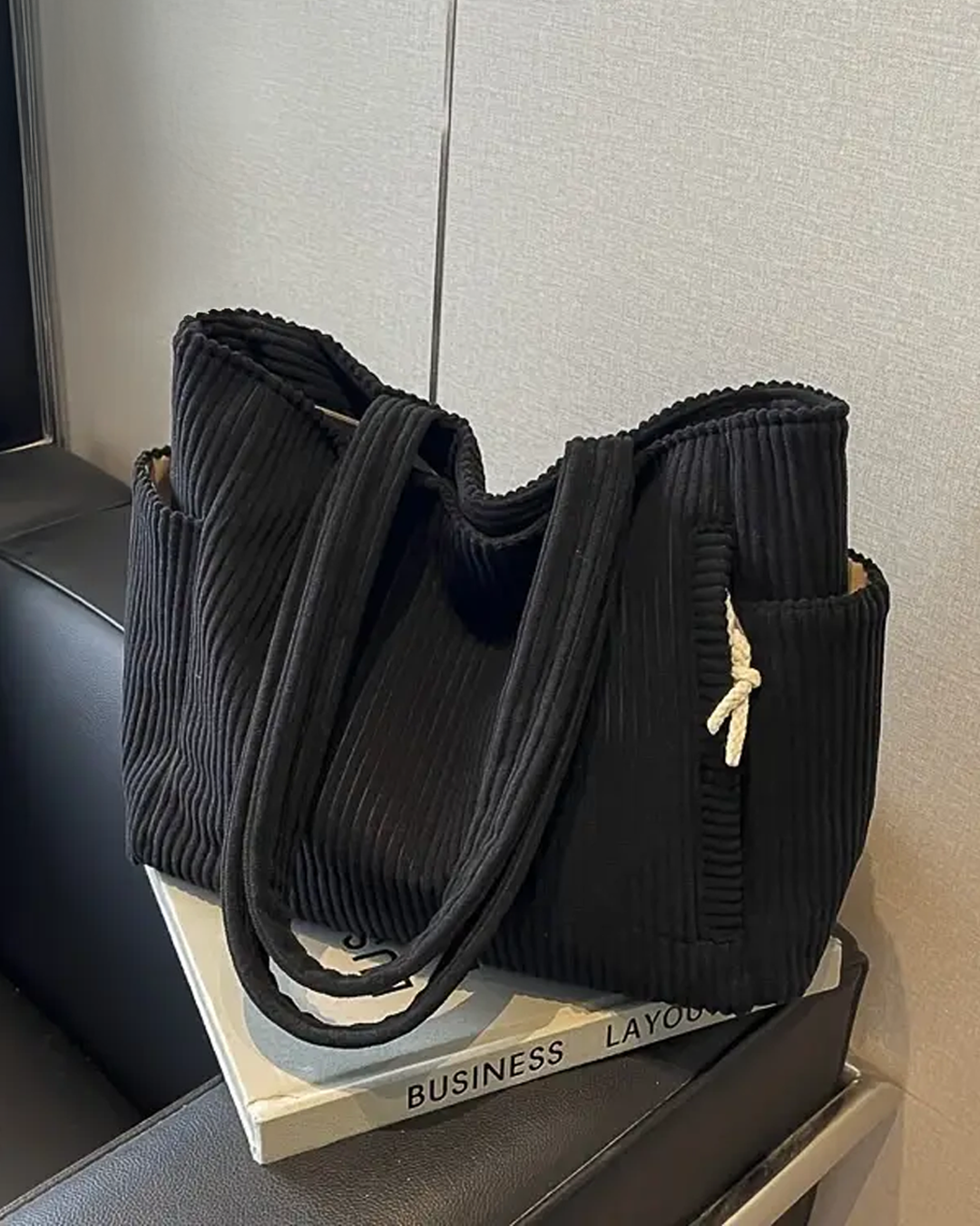 Tilda – Bolsa tote canelada com detalhe de cordão