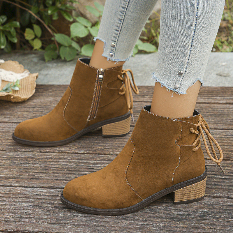Lolanda | Botas Clássicas de Cano Curto com Salto Largo