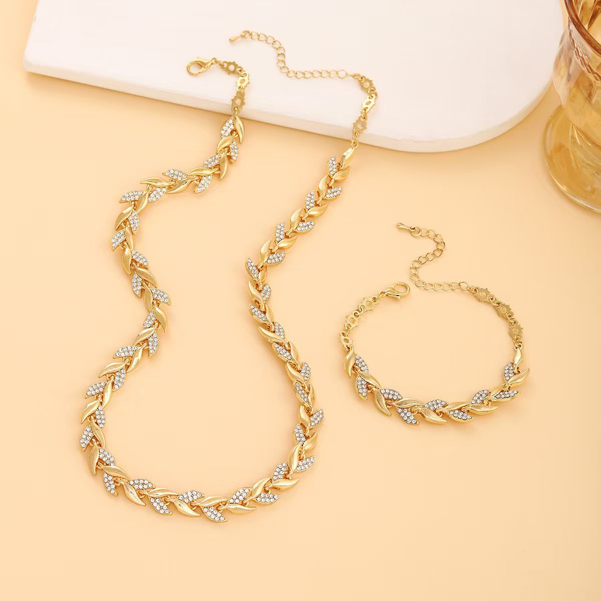 Maria D´ouro | Conjunto de Colar e Pulseira em Forma de Cauda de Peixe Feito à Mão