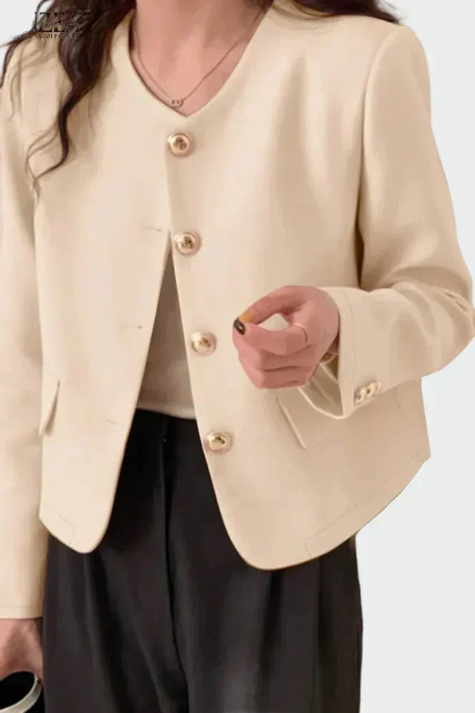Blazer med guldfarvede knapper