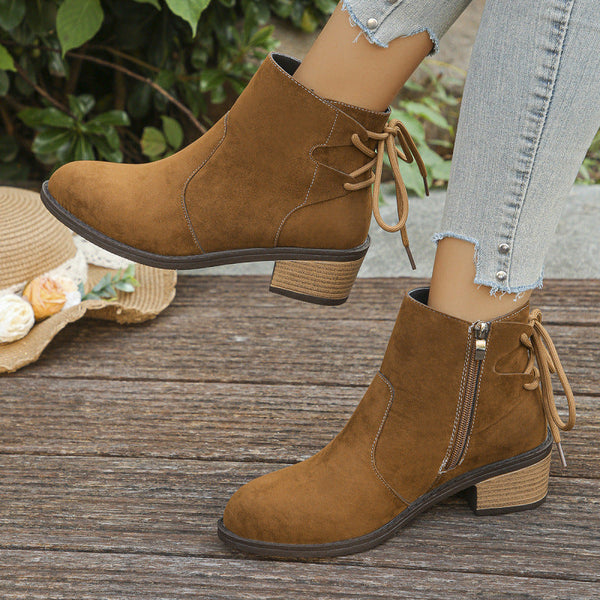 Lolanda | Botas Clássicas de Cano Curto com Salto Largo